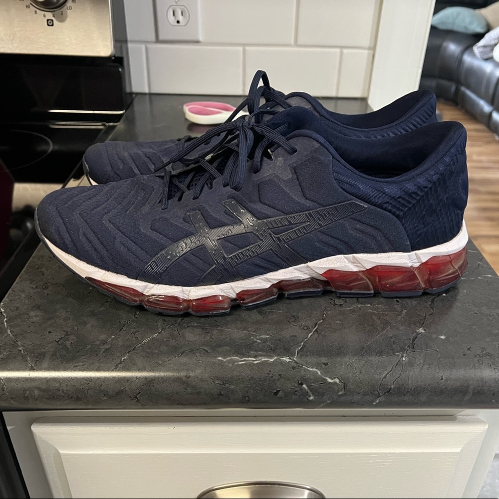 asics gel quantum 360. Only worn a handful of times. EUC!!